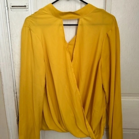 Women's Clothing - Picture 8 of 16